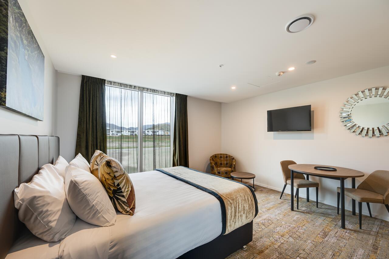 Hotel La Quinta By Wyndham Remarkables Park 4*